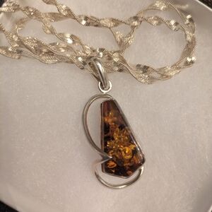 Elegant Amber Pendant Necklace